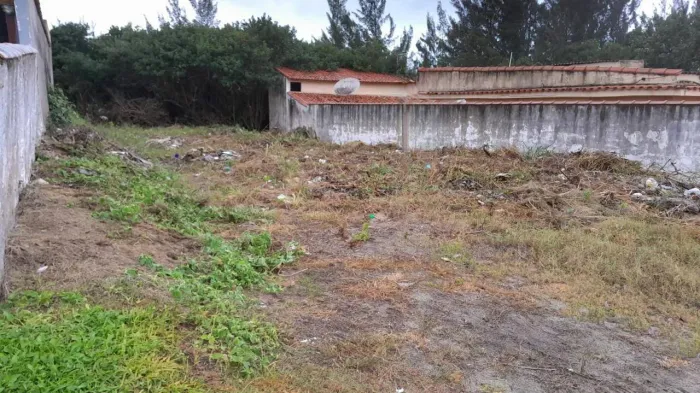 Terreno com excelente localização à venda em Praia Seca/RJ