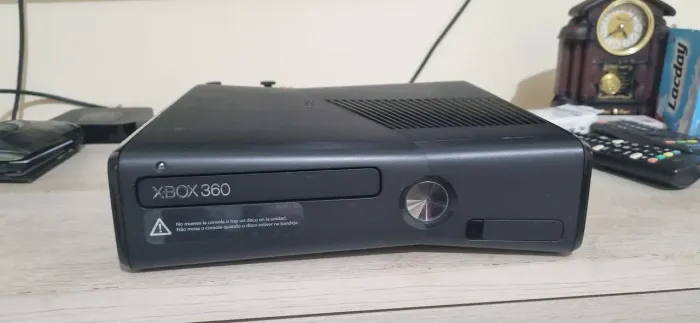 Xbox 360 , sem acessórios, somente o console