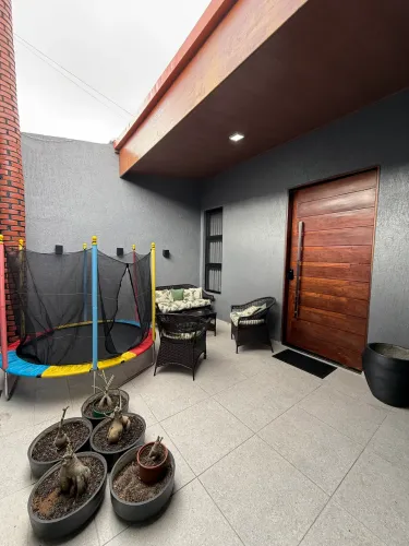 Casa com 3/4, sendo 2 suites e uma com closet