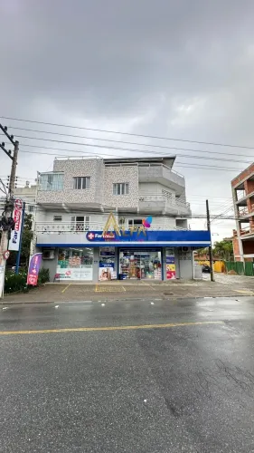 Apartamento a uma quadra do mar com 120m2 privativos no primeiro andar, frente p