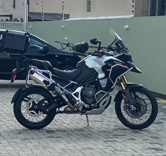 Tiger rally explorer 1200  2022  12,600 km todas as caixas originais