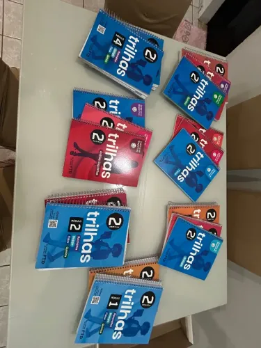 Livro didático 2 ano do ensino médio editora FDT, sem marcas de uso acompanha caixa.