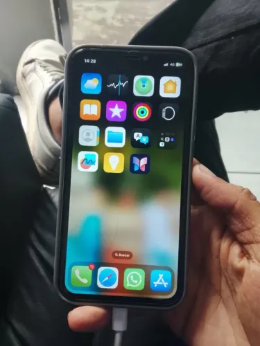 iPhone XR na carcaça do 17 pro 