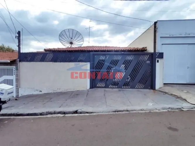 Casa de Padrão para Alugar na Vila Carmem, São Carlos - 3 Dormitórios e 2 Vagas na Garagem