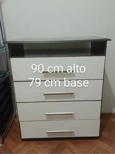 Comoda moderna 4 gavetas espaçosas para organizar seus pertences com estilo. No Flamengo.