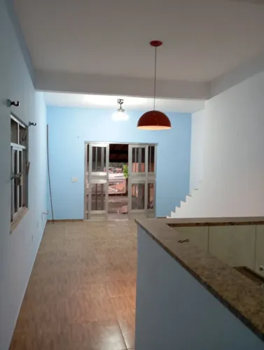 Vendo casa duplex com garagem.