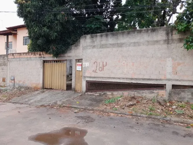 Casa 3 Quartos no Interlagos 2 Oportunidade, Muito bem Localizada, 300m Aceito Propostas.