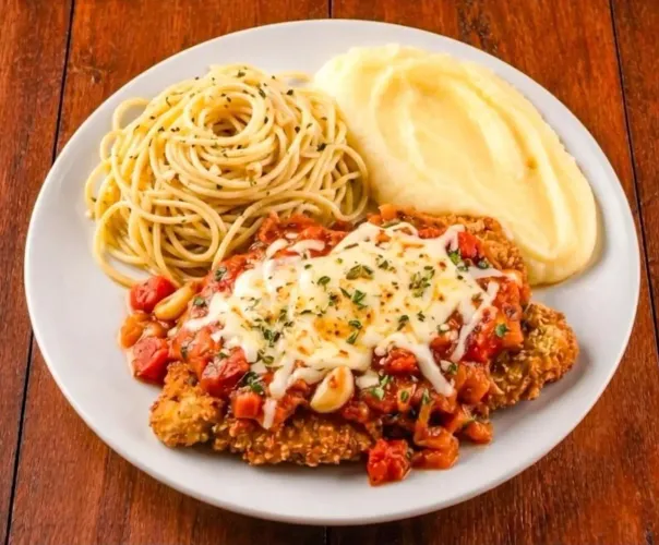 Precisa-se Cozinheira(o)c/ Experiência 
