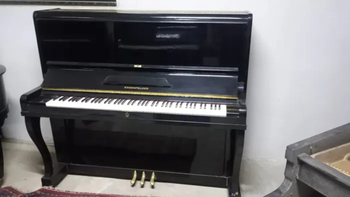 Piano Essenfelder semi-novo. Confira modelos disponíveis