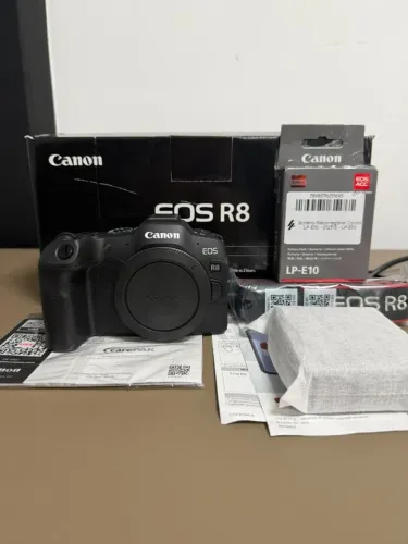 Câmera Canon EOS R8 Mirrorless + 2 Lentes + Caixa e Acessórios