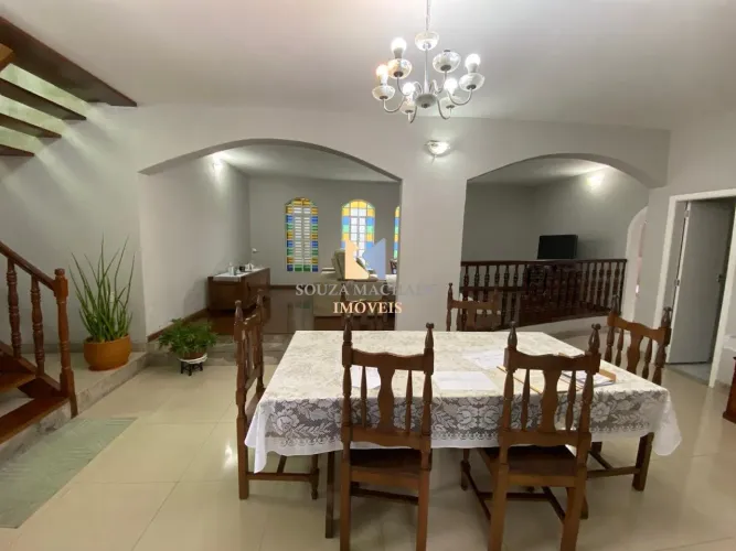 Casa em Candelária com 276 m² , 4 quarto(s) , 1 suíte(s) , 4 vaga(s)
