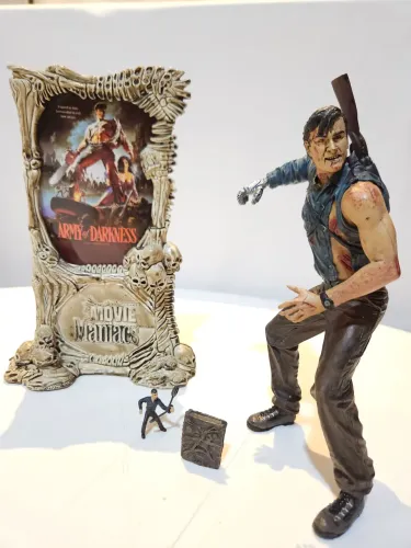 Ash Williams Evil Dead : Army Of Darkness - Mcfarlane Movie Maniacs 4 - R$300<br>