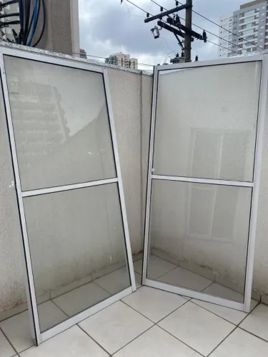 Porta sacada alumínio e vidro nova