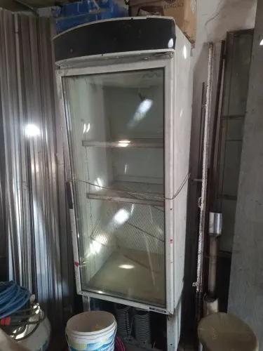 Freezer expositor e organizador sem funcionar precisando consertar
