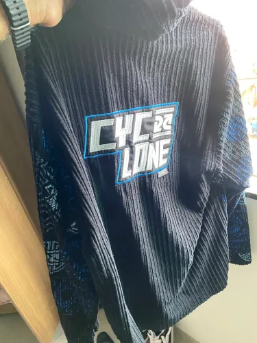 Vende-se Casaco da *Cyclone* (Original) usado poucas vezes 