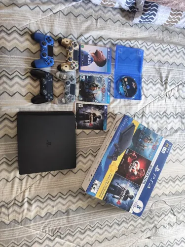 PS4 1TB + 4 controles e 4 jogos 