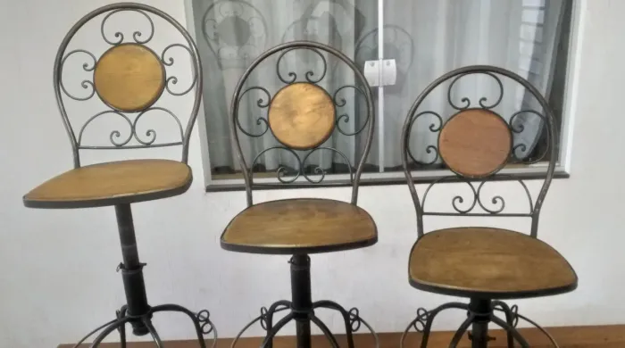 Cadeiras de ferro e peroba rosa de demolição, modelo tipo Bistrô - Bauru-SP