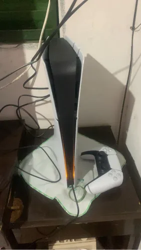PS5 mídia digital 825GB 1 controle 4 meses de uso com caixa de nota fiscal