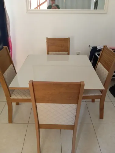 Mesa de 4 cadeiras