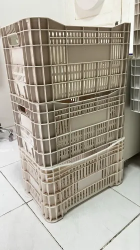 Caixa plástica vazada - Usada - Em bom estado