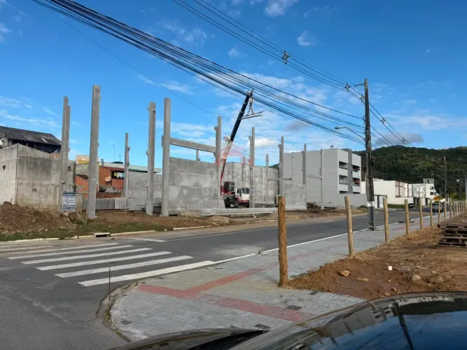 800 m²  ALUGA-SE GALPÃO | BALNEÁRIO CAMBORIÚ/SC