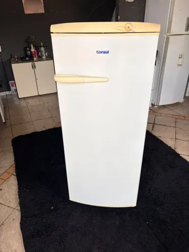 ? GELADEIRA CONSUL 303L? bem conservado marcas de uso ?Entrego e passo cartão