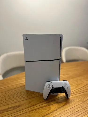 Vendo PS5 Slim mídia digital pouco usado com 1 controle e a caixa. Preço R$3.000