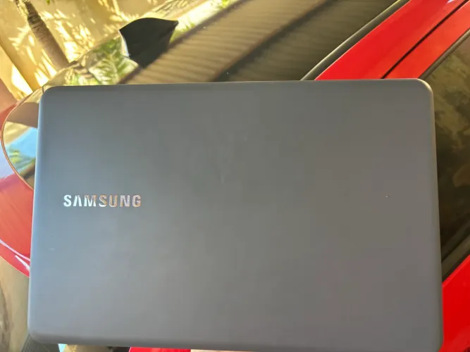 Notebook da Samsung - único dono - acompanha carregador original. 