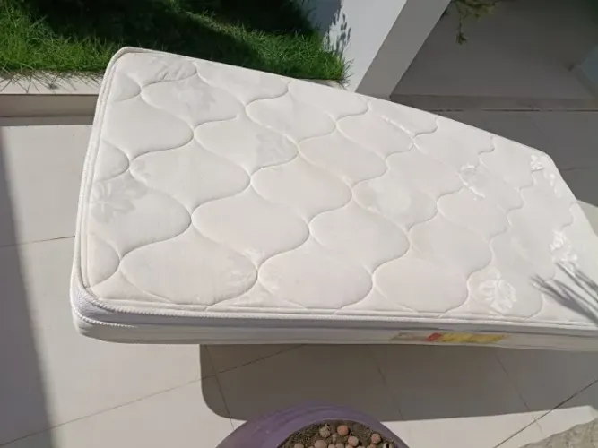  Vendo dois colchões D33 em ótimo condições, cada um R$250,00.