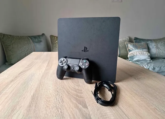 PS4 Slim + 1 Controle Original