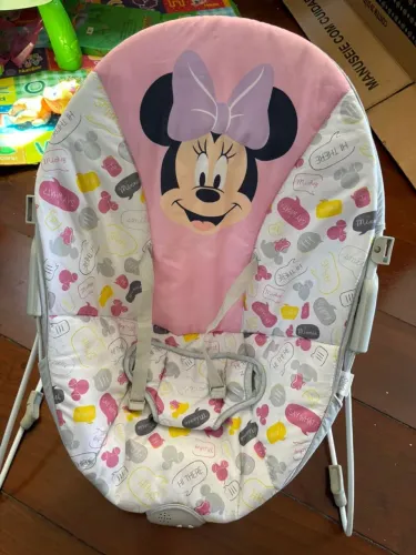 CADEIRA PARA BEBE VIBRA E TOCA MINNIE