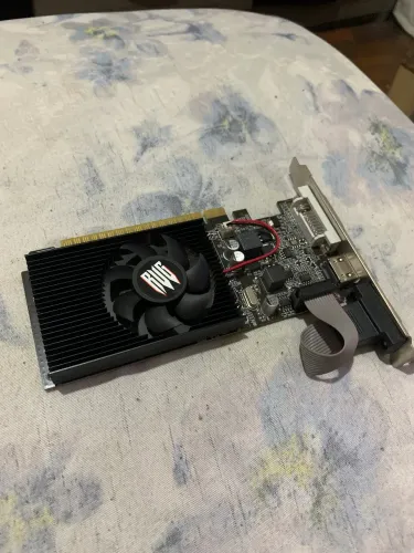 Gt 610 2gb novinha