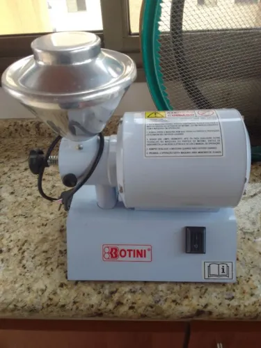 Moedor de cafe eletrico Botoni