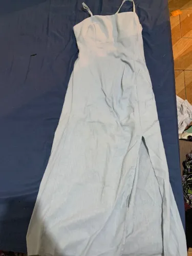Vestido azul com fenda 