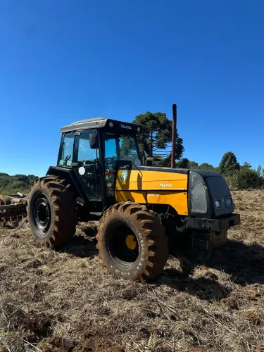 Trator valtra Bm110