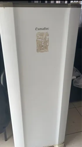 Geladeira Esmaltec