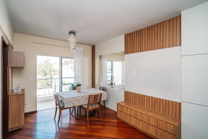 Locação - Apartamento em São Mateus com 2 quartos sendo um suíte, com varanda e vaga de ga