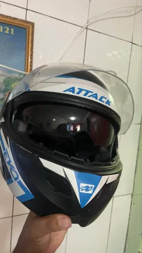 Capacete Robocop com óculos de proteção embutido. Número 59