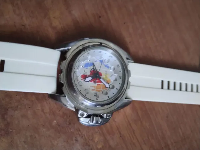 Relógio sector 600 fundo branco GMT