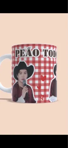 Kit caneca e chaveiro do suga bts