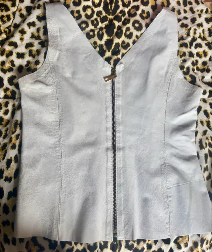 Blusa couro tipo colete off withe P