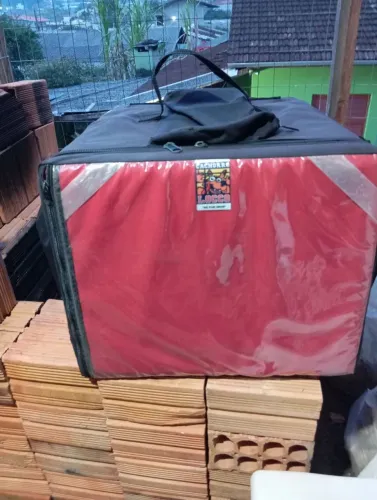 Vendo bag usada cabe uma pizza grande 