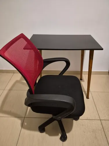 Mesa e cadeira escritório