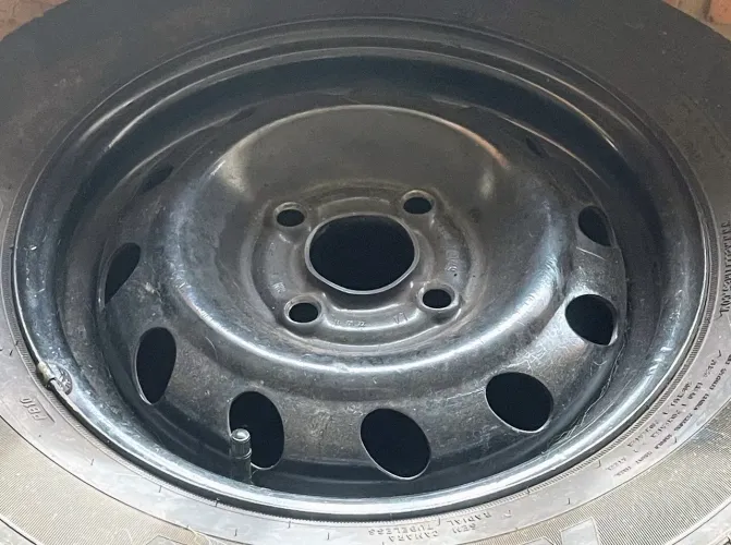 4 Rodas com pneus