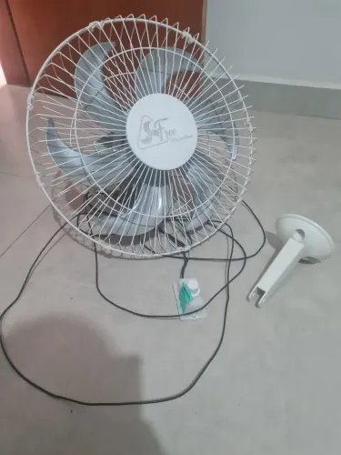 Ventilador de parede Ventidelta 220v 6 pás funcionando perfeitamente. Não entrego