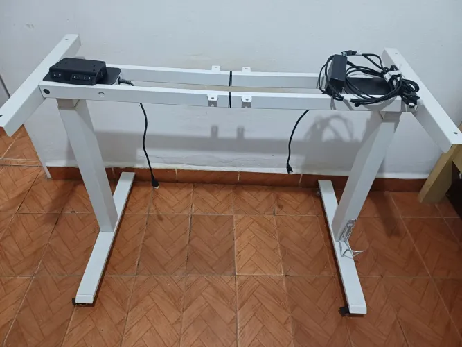 MESA ERGONONICA AJUSTE DE ALTURA.