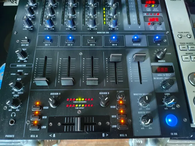 Mixer Behringer DJX 750