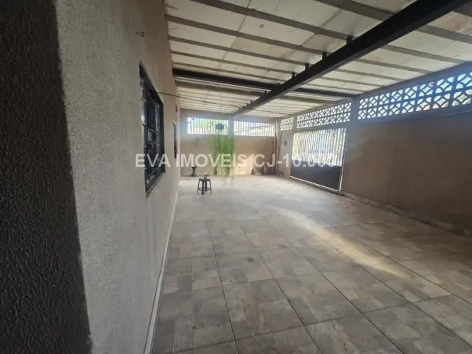 Casa com 5 quartos sendo 3 suítes