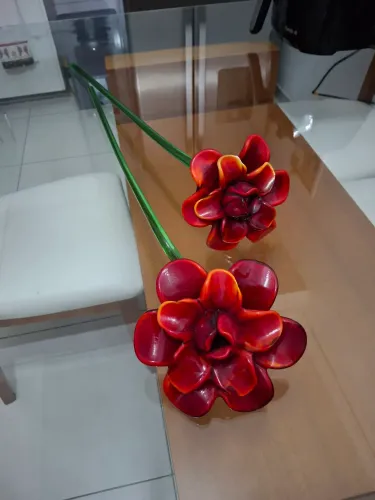Par de rosas em vidro cristal p/ mesa centro, jantar, estante, buffet outros