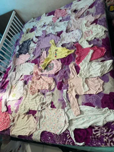 60 bodys bebê recém nascido menina troco por algo do meu interesse 